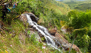 アルトム山とアッパーシグア滝 Altom Falls & Upper Sigua Falls